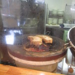 破顔 - 炙りチャーシューを作っています