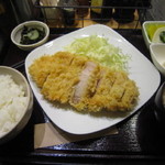 成蔵 - 霧降高原豚上ロースかつ定食（１７０グラム）　１６５０円