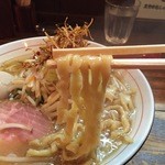 東京味噌らーめん 鶉 - 麺アップ