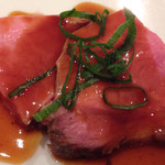 レストラン 間 - とてもジューシーな島豚の塩釜焼き