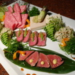 焼肉うしごろ - リブ芯、自家製ローストビーフ、ハツの炙りたたき、白センマイ刺し