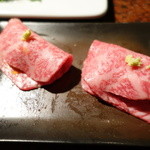 焼肉うしごろ - リブ芯に雲丹を包んで