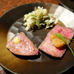 焼肉うしごろ - ハツの炙りたたき、自家製ローストビーフ、白センマイ刺し