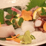 花うらら - 料理写真:刺身5種盛り一人前1000円