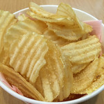 Karubi Kicchin - 揚げたてポテトチップス しおバター味