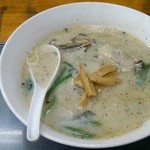 日本酒肉バル 市場レストラン うどん虎 - 牡蠣ラーメン：1100円+消費税