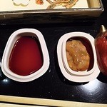 北新地 湯木 - お多福にはお醤油、鬼には新物の海鼠腸です。