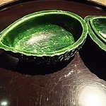 北新地 湯木 - 肉厚の入れ物ですね。