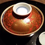 北新地 湯木 - 鮮やかなお椀です。