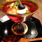 北新地 湯木 - 馬上盃に入ったフルーツゼリーです。