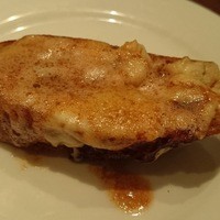 炉端イタリアン ICORIBI 堂島 - 香ばしいアンチョビバターソースがたまらない、モッツアレラチーズのブルスケッタ1切350円