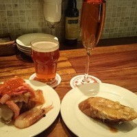 炉端イタリアン ICORIBI 堂島 - なみなみスパークリング、箕面ビール、ブルスケッタ2種