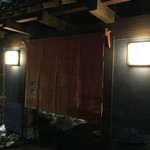 丸新 - 京都や金沢の料亭を彷彿させる門構え