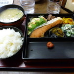 天六食堂 - 日替わり、中飯、５００円。