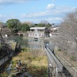 Heian Den - 右は疏水記念館で奥に見えるのは動物園