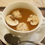 サンク・オ・ピエ - ジビエ尽くしのコース(7000円・外税)の霧島山麓キジのブイヨンとそのクネル