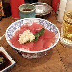 Isomaru Suisan - まぐろ丼 + 生ビール