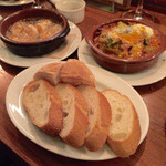 baru Publo - H27.12.28 フラメンカエッグ、小海老のアヒージョ、パン