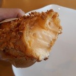 中条たまご直売店 - サクッとシュー（断面）