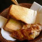 ダイニング和香葉 - 洋食：「さくらやベーカリー」のホテルブレッド