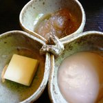 ダイニング和香葉 - 洋食：手作りジャム2種（ミルクジャムとハイビスカスとりんごのジャム）とバター