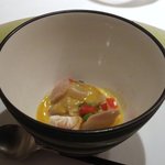 エクアトゥール - 蒸しハマグリ、サフランと蛤出汁タイムのソース