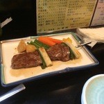 松葉館 - 牛串焼き