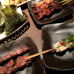 Sumibi Yakitori Ootsuki - とり、レバー、梅シソささみ、砂肝、こころ、おにぎり(鮭と昆布)