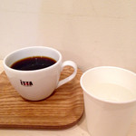 ITTA COFFEE - セルフでお水も。