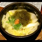 立ち呑みニューワールド - なんともパワフルな湯豆腐