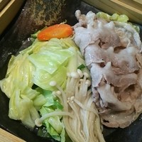 羅豚 ギンザ・グラッセ - 野菜もたっぷり！ポン酢は濃い目！