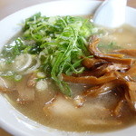 ら～めん道場 - ワンコインラーメン（麺、ネギ、メンマ、チャーシュー増量）