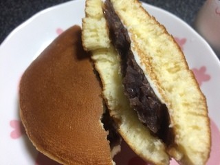 金加屋 - バター入りどら焼きの中【料理】 