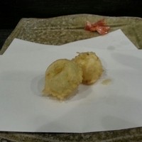 天ぷら わかやま - 小玉葱。甘くて油の味は感じません。