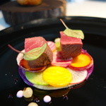 シカの肉と、シカのミンチ肉がはいった揚げパン