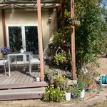 Garden cafe eucalitto - 庭からのオープンデッキ