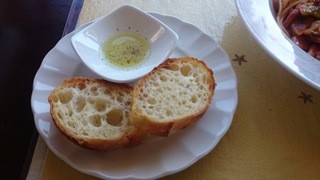 Garden cafe eucalitto - ランチセットのパンとオリーブオイル