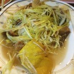 Saeng Chai Pochana - 白ネギと豆腐の炒め物