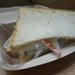 cafe oase - 新宿三丁目プレスサンドBLT700円