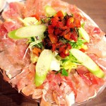 【人気No.1サラダ】切り落とし生ハムたっぷりサラダ・黒トリュフドレッシング