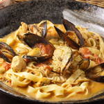 海鮮＆完熟トマトのペスカトーレ・海の幸たっぷり具沢山生海苔ソース