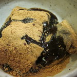 茶房こいし - プルルンきなこわらび餅に黒蜜、タップリかけます。