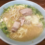 山小屋 - ワンタン麺