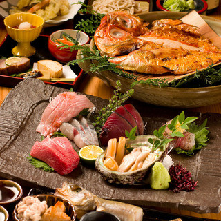 【烹饪套餐】我们提供船形的海鲜和山珍美食。