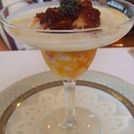 ラトラス - ２０１０年７月 オマール海老とコンソメジュレとカリフラワーのブルーテ函館産ウニとキャヴィア添え