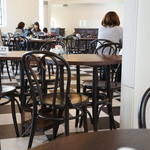 カフェ フロインドリーブ - 座った席から見た店内