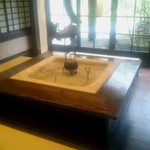 山みず木 - ロビー横の囲炉裏スペース