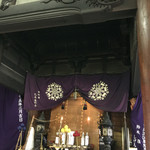 かも川 - 貞寿寺室内