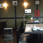 手打ちうどん　よこい - 古き良き時代を今なお残す店内