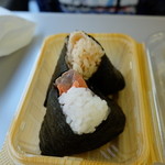 ほんのり屋 - 紅鮭と鶏ごぼう（どちらも１８５円）